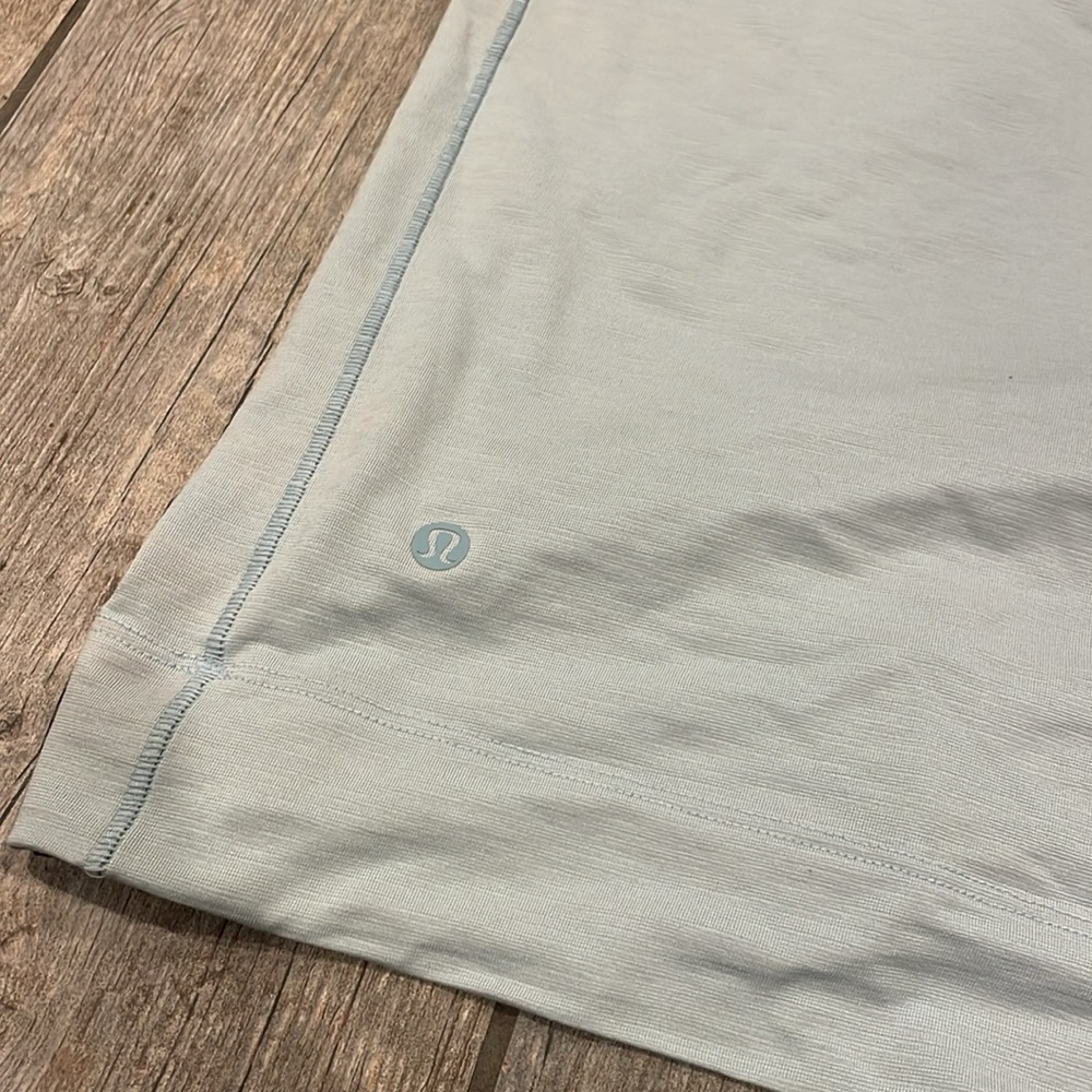 Lululemon men’s Henley tee - Picture 4 of 5